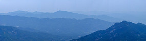 宽幅水墨层峦叠嶂的山水意境全景