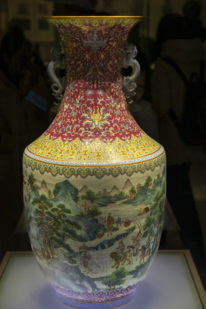 清代洋彩万国来朝太平尊