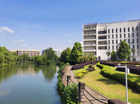 四川成都西华大学天籁湖