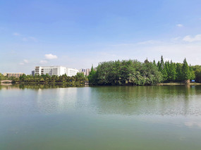 四川西华大学天籁湖校园风光