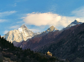 四姑娘山长坪沟远眺四座雪山主峰 