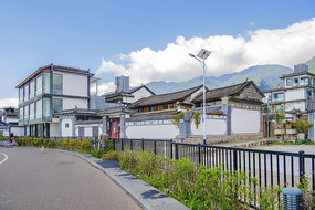 大理S湾白族建筑楼房与苍山