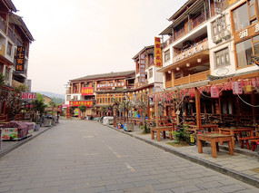 荔波梦柳布衣风情小镇清晨街道
