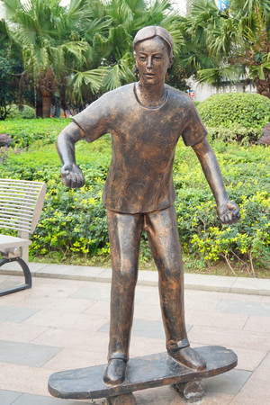 现代雕塑 滑滑板人物