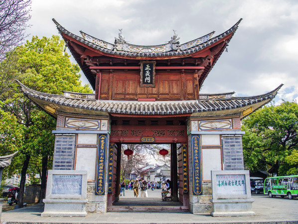 喜洲古镇白族古建筑正义门