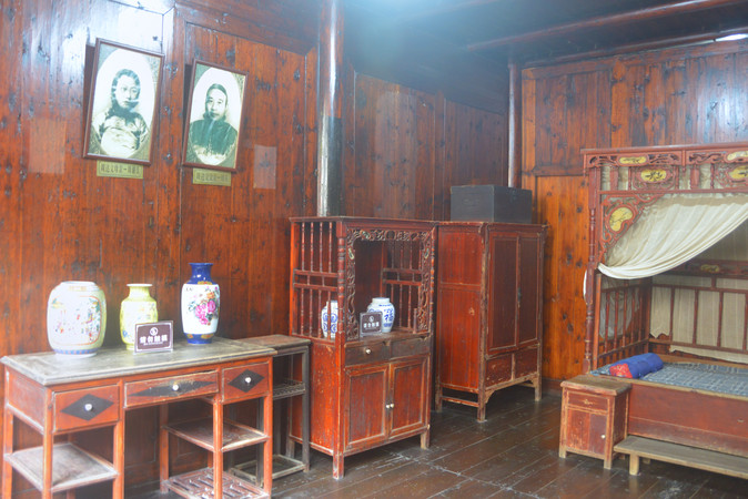 周达文故居父母卧室老式家具