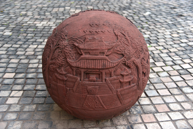 云南昆明名胜石球浮雕金殿胜景 