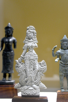 ձƽɽ˿֮·ݲعԪǰŮ