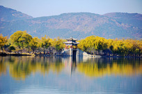 ���˵��ú�԰��ɫ