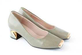 �ױ�����һ˫ʱ��ŮʽƤЬ