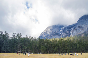 ����ѩɽ����������ɽƺ����