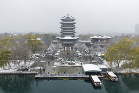 ѩ���еĹ�¥��