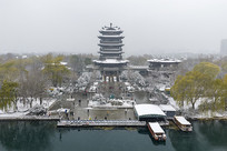 ѩ���еĹ�¥��