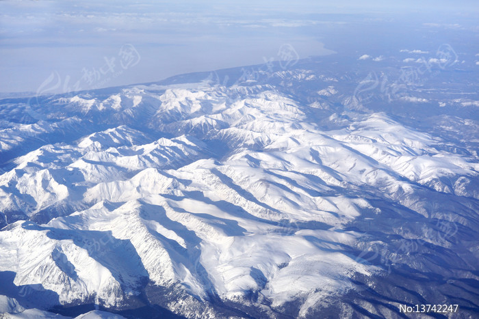 ���Ķ���˹���Ӷ����ϸ�����ѩ��ȺɽͼƬ