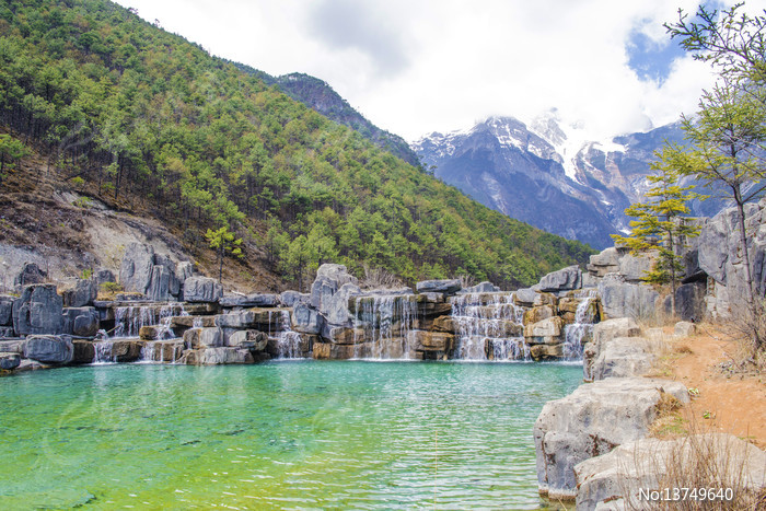 ���¹�����ˮ��ˮ������ѩɽͼƬ