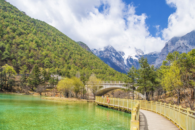 ���¹���Һ����ˮ����ѩɽ