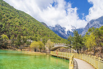 ���¹���Һ����ˮ����ѩɽ