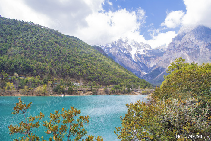 ���¹���Һ����ɽ������ѩɽͼƬ