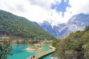 ���¹���Һ��ˮ��ľ����ѩɽ