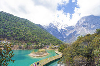 ���¹���Һ��ˮ��ľ����ѩɽ