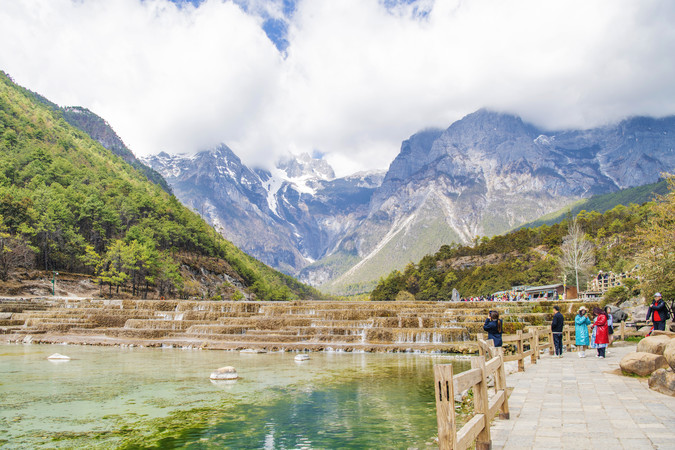 �������¹Ȱ�ˮ��������ѩɽ