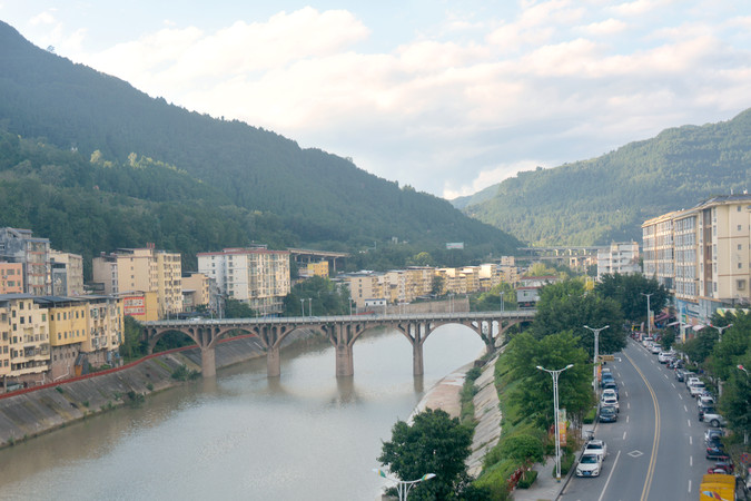 �Ĵ��Ͻ��ذͺ�ˮϵľ�źӼ������ò