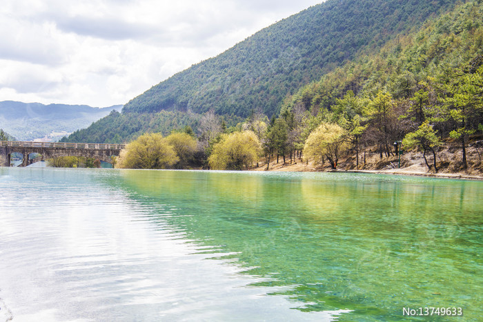 ����ѩɽ���¹Ȱ�ˮ�Ӱ�ˮ��ͼƬ