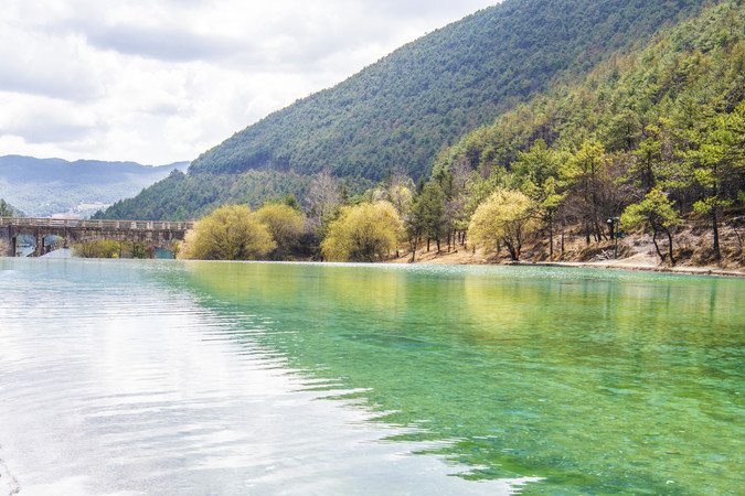 ����ѩɽ���¹Ȱ�ˮ�Ӱ�ˮ��