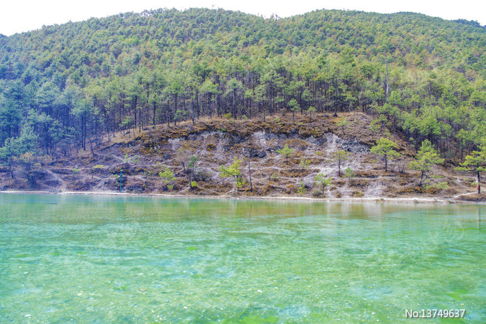 ����ѩɽ���¹Ȱ�ˮ�Ӻ�ɽ��ͼƬ