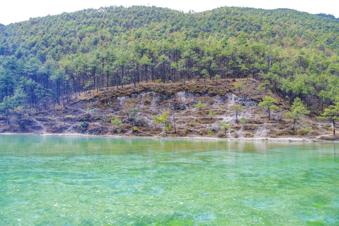 ����ѩɽ���¹Ȱ�ˮ�Ӻ�ɽ��