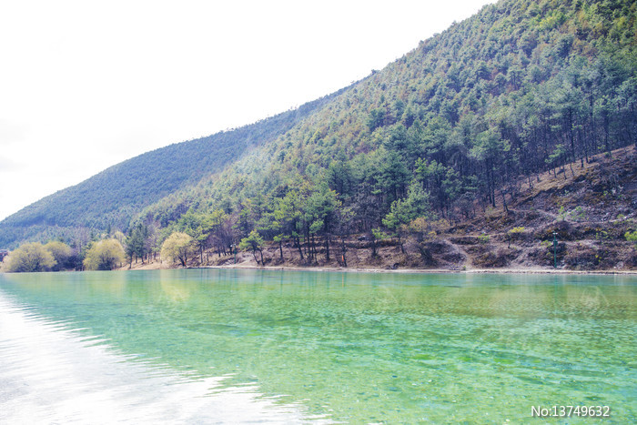 ����ѩɽ���¹Ȱ�ˮ����ɽ��ͼƬ