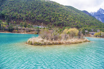 ����ѩɽ���¹���Һ����С��