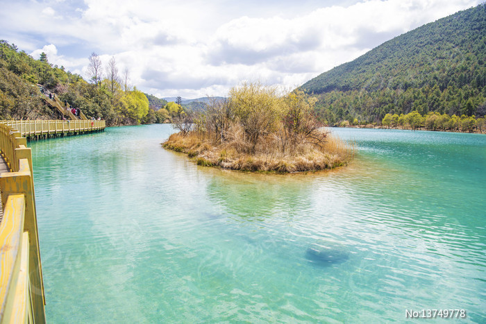 ����ѩɽ���¹���Һ����С��ͼƬ