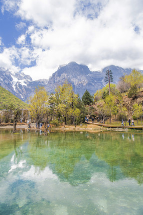 ���¹Ⱦ�̶����ѩɽ���Ӷ���