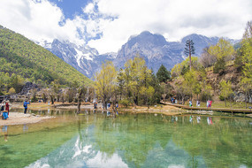 ���¹Ⱦ�̶����ѩɽ���Ӷ���