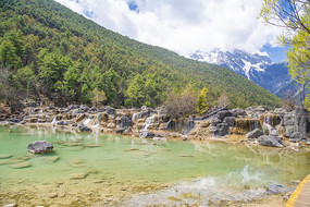 ���¹����º���ɽ�����Ӷ���