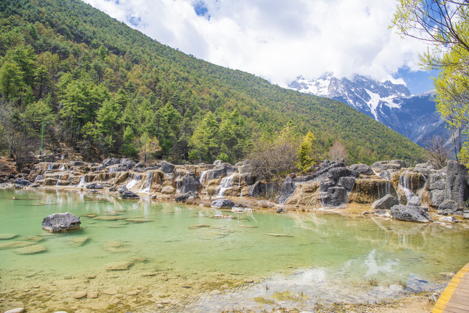 ���¹����º���ɽ�����Ӷ���