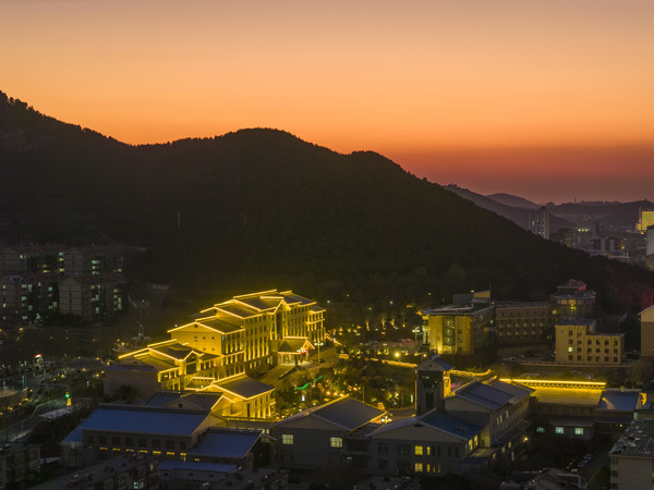 ů�⽨����Զɽĺɫ