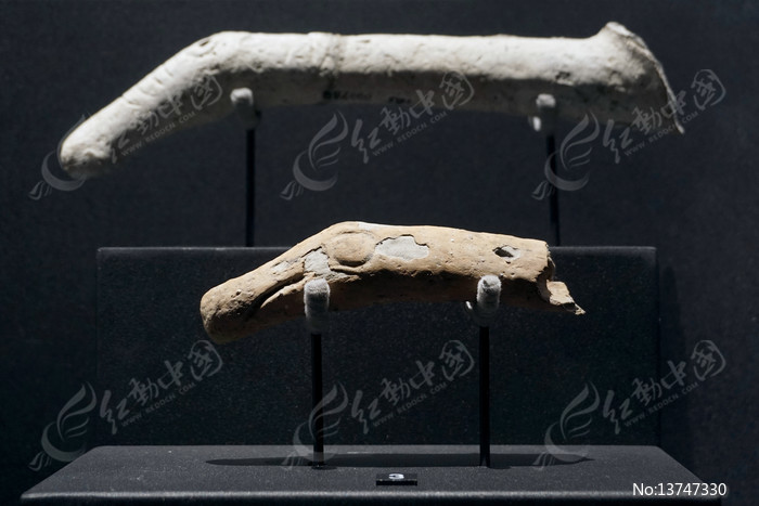 ���Ƕѵ��������� ����ͷ�װ�ͼƬ