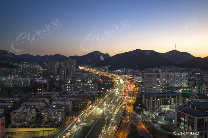 ɽ��ĺɫ��ͨ����ͼƬ