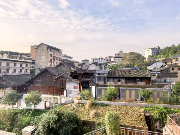 �Ĵ���Ϫ��ʷ����Ԫ�����ƹ�