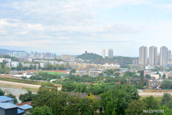 �Ĵ��н��سǿ������н���ѧ���������乫԰ͼƬ