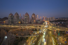 �ִ����н�ͨ��Ŧҹ��