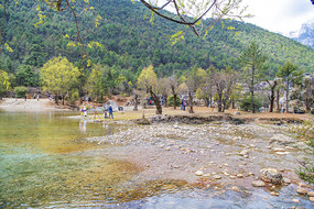 ����ѩɽ���¹Ⱦ�̶������ľ